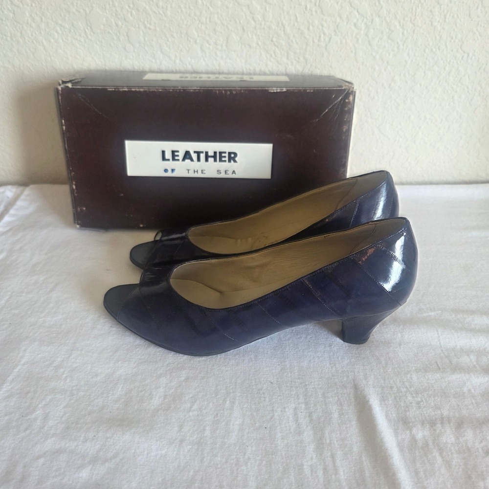 Leather of the Sea Vintage Eel Skin Peep Toe Pumps Navy Blue Kitten Heel 8.5